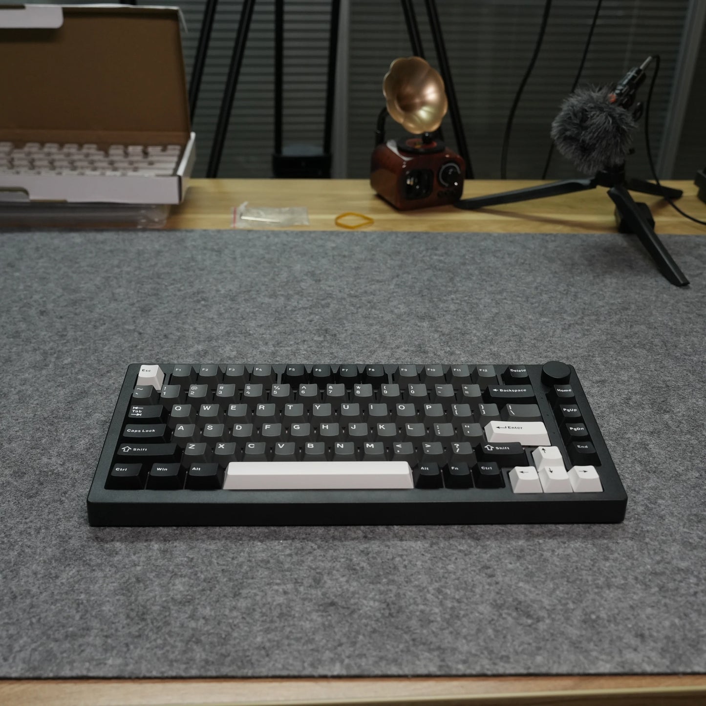 Teclado Akko 5075 V3 75% ANSI-US con rueda de volumen, hot-swappable, RGB, USB Type-C/2.4g y BT5.0, trimodo, teclado mecánico gaming personalizado