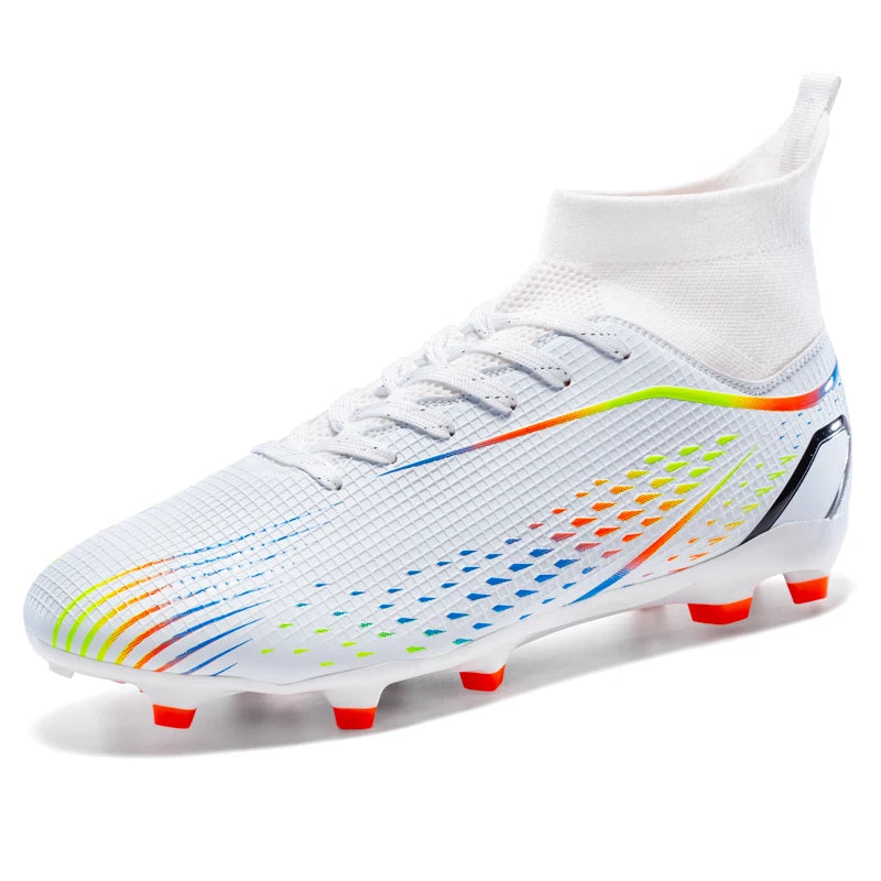 Chaussures de football à crampons longs FG avec col chaussette montante, tige texturée, crampons pour terrain dur, légères, antidérapantes et offrant une bonne adhérence.
