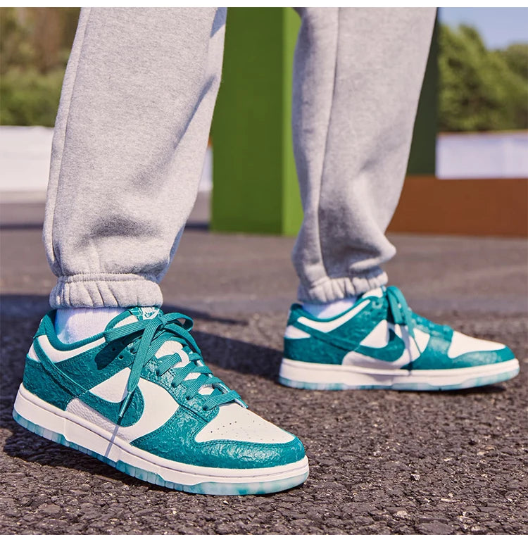 Nike Official Authentic Dunk Low para mujer, zapatillas deportivas retro ligeras con amortiguación DV3029-100