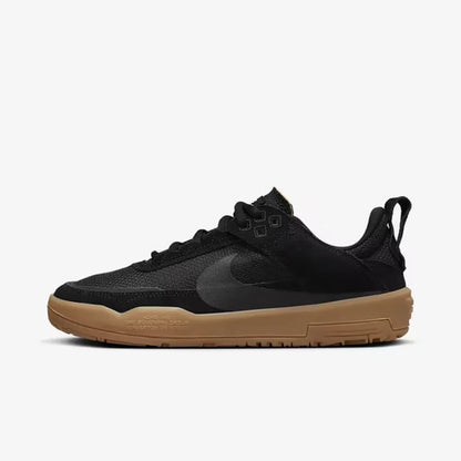 Nike's New SB Series Lightweight and Comfortable Outdoor Women's Skate Shoes, Wear-Resistant and Durable for Daily Use, Low-Top White Shoes, Fashionable and Versatile Black Commuter Flat Shoes, a Must-Have for Women FN4210-00