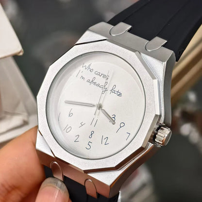 Relógio de luxo para homem com caixa octogonal e bracelete em silicone, à prova de água, dotado de um mostrador com o slogan humorístico «Who Cares I'm Already Late» (E daí, já estou atrasado).