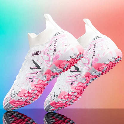Chaussures de football, sneakers, chaussures de soccer, au-dessus de la cheville mais pas jusqu'au genou, semelle antidérapante à crampons.