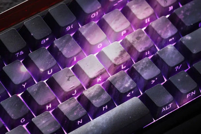 Keycap PBT trasparenti Cherry con incisione laterale e sfumatura Purple Galaxy, 135 tasti, compatibili con tastiere meccaniche 60/64/84/98/108