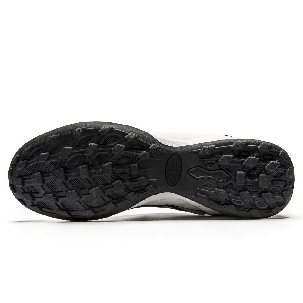Chaussures de football pour hommes FG pour terrain ferme, tige en PU souple, crampons en caoutchouc renforcés, pour adultes, pour les matchs de football en plein air et l'entraînement sur pelouse.