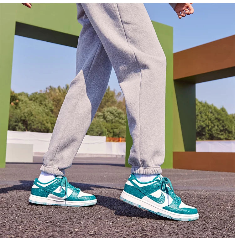 Nike Official Authentic Dunk Low para mujer, zapatillas deportivas retro ligeras con amortiguación DV3029-100