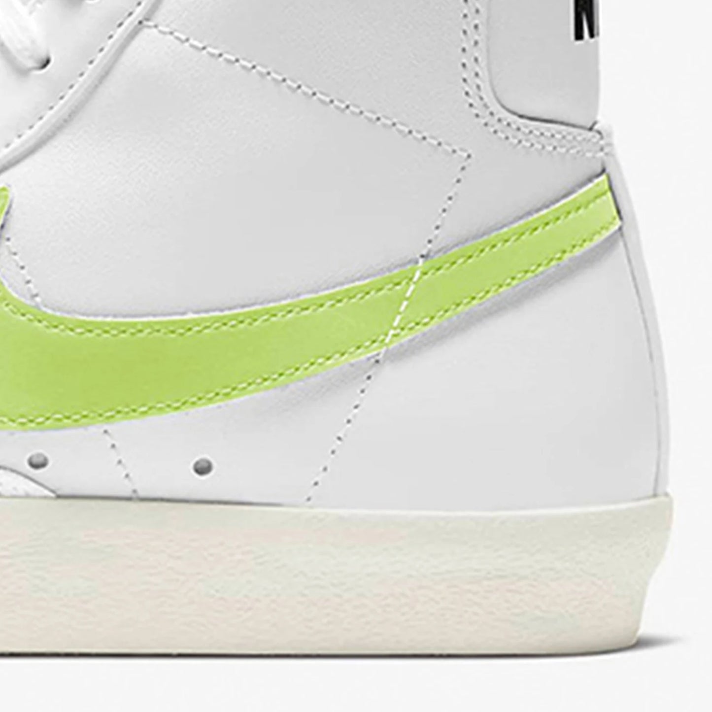 Zapatillas casual antideslizantes de media caña Nike Authentic Blazer para mujer con diseño envolvente CZ1055-108