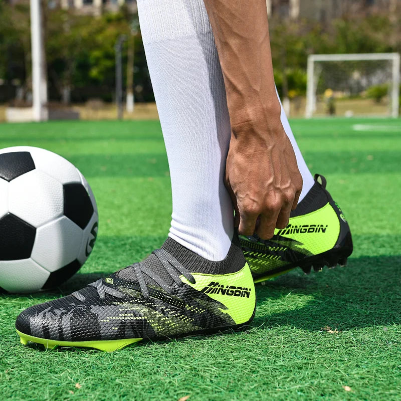Turf Soccer Cleats Professional Men Football Boots Breathable Mesh Youth Soccer Shoes Anti-Skid Male Sneakers Society Chuteira.