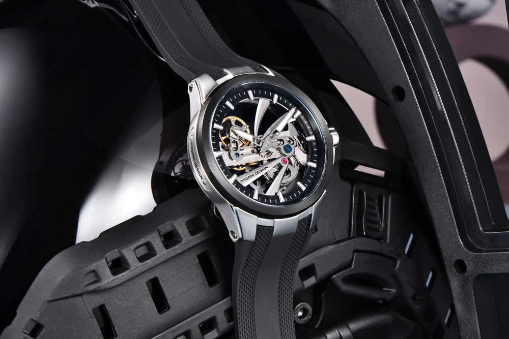 Pánske hodinky PAGANI DESIGN – Luxusný mechanický model s automatickým náťahom, typu „skelet“ (s otvoreným srdcom), vybavený tourbillonom, so zafírovým sklom s antireflexnou úpravou, vodotesné a luminiscenčné.