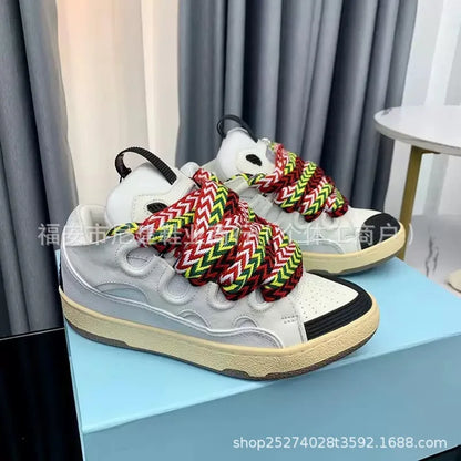 Scarpe skate comode con tacco alto, suola spessa, stile casual sportivo dad shoes, nuovo stile vietnamita cambogiano, slip-on con nodo
