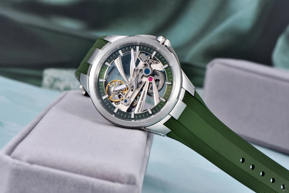 Pánske hodinky PAGANI DESIGN – Luxusný mechanický model s automatickým náťahom, typu „skelet“ (s otvoreným srdcom), vybavený tourbillonom, so zafírovým sklom s antireflexnou úpravou, vodotesné a luminiscenčné.