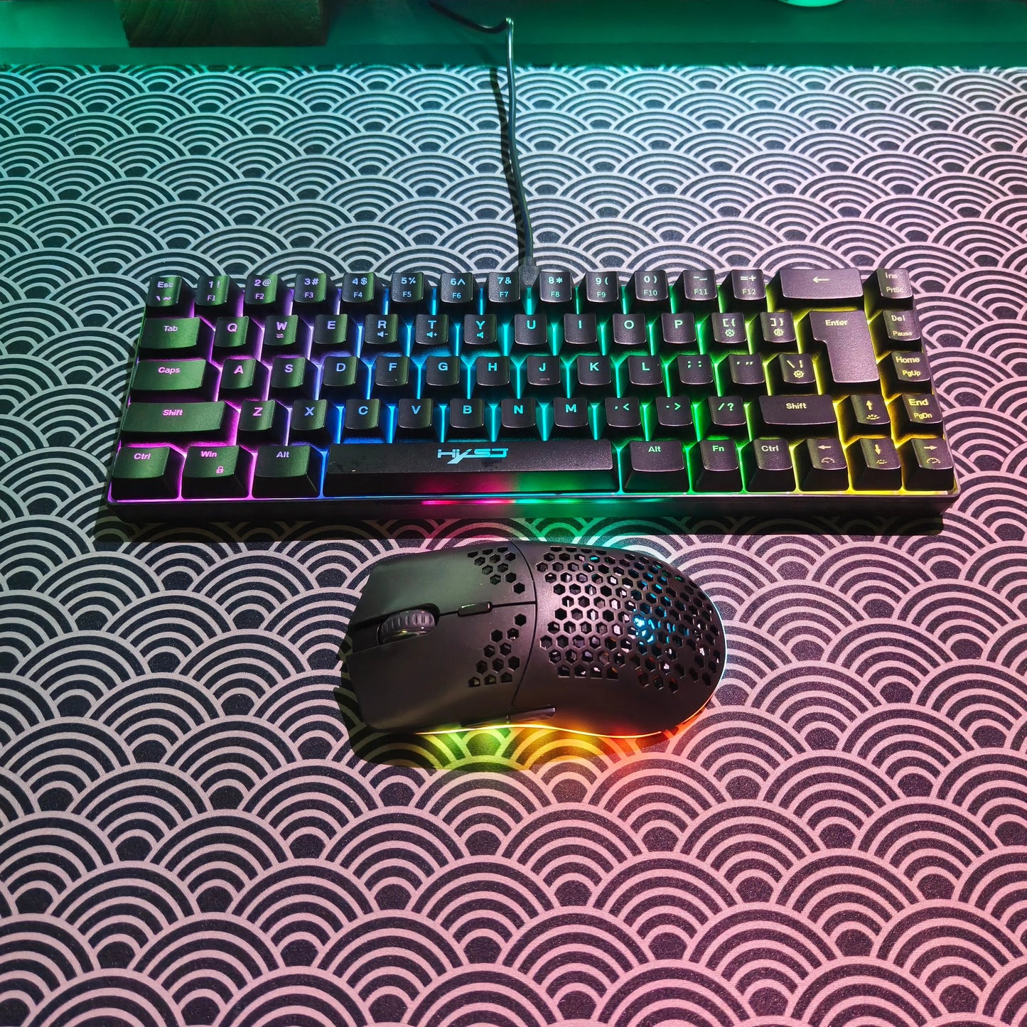 Conjunto gaming portátil HXSJ 60% RGB de teclado y ratón: teclado de membrana con cable de 68 teclas y ratón inalámbrico ligero de 3 modos para PC y Mac