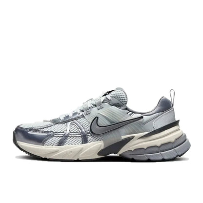 Chaussures de course Nike V2K Run Retro : amorti confortable et construction résistante. Style décontracté unisexe pour tous les jours. HQ1678-200