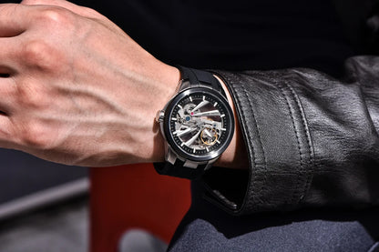 Pánske hodinky PAGANI DESIGN – Luxusný mechanický model s automatickým náťahom, typu „skelet“ (s otvoreným srdcom), vybavený tourbillonom, so zafírovým sklom s antireflexnou úpravou, vodotesné a luminiscenčné.