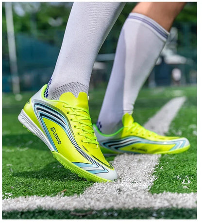 Nouvelles chaussures de football pour hommes, baskets de haute qualité, crampons de futsal pour gazon, chaussures de football d'intérieur très vendues, chaussures d'entraînement antidérapantes pour l'extérieur