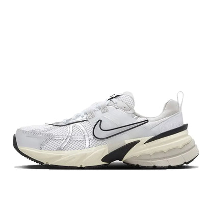 Chaussures de course Nike V2K Run Retro : amorti confortable et construction résistante. Style décontracté unisexe pour tous les jours. HQ1678-200