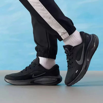 Chaussures de course Nike pour hommes, modèle 7/24, FN0228-009, tige en tissu et en matière synthétique, respirantes, légères, idéales pour l’entraînement sportif.