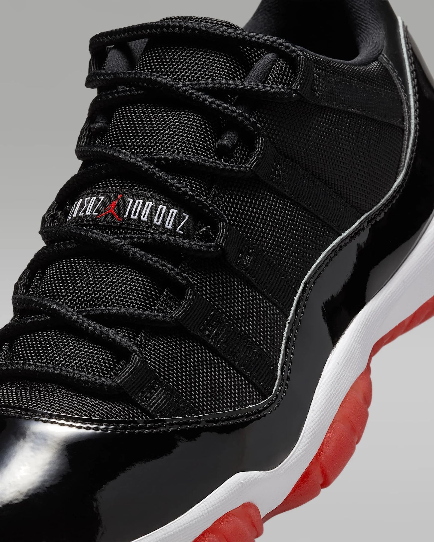 Jordan Air Jordan 11 Retro Low Bred, a comfortable and versatile basketball shoe FV5121-006
