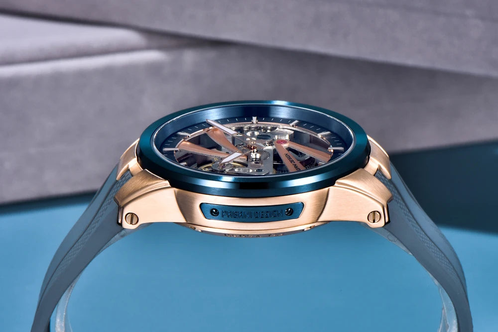 Pánske hodinky PAGANI DESIGN – Luxusný mechanický model s automatickým náťahom, typu „skelet“ (s otvoreným srdcom), vybavený tourbillonom, so zafírovým sklom s antireflexnou úpravou, vodotesné a luminiscenčné.