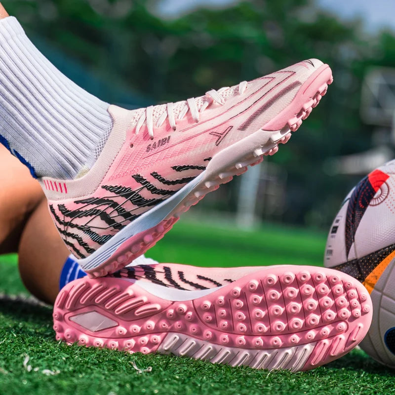 Chaussures de football pour hommes TF Turf, bottes de football légères, tige en PU à haute adhérence, semelle antidérapante, adaptées au gazon artificiel pour adultes.