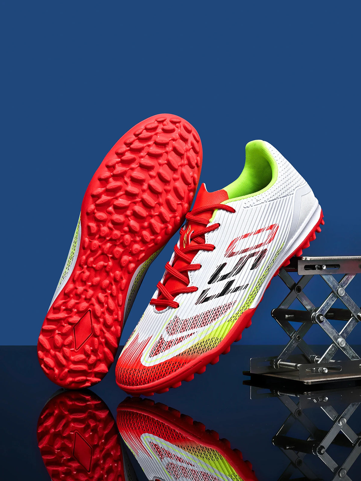 Chaussures de football professionnelles pour hommes, modèle TF (chaussures pour terrains synthétiques), offrant une adhérence et une résistance au glissement exceptionnelles, adaptées à toutes les saisons.
