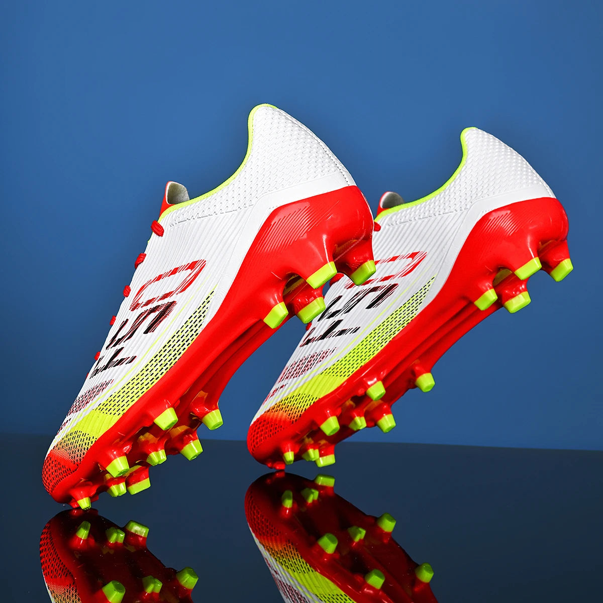 Chaussures de football pour hommes, modèle AG FG hybride, semelle extérieure en caoutchouc résistant à l’usure, tige en PU respirant, idéales pour les matchs sur gazon naturel.
