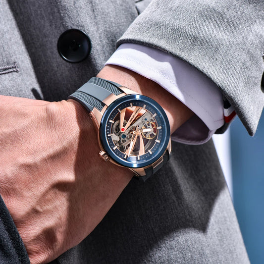 Relógio para homem PAGANI DESIGN – Modelo mecânico automático de luxo, tipo «esqueleto» (com mecanismo à vista), equipado com um turbilhão, vidro de safira com tratamento antirreflexo, estanque e luminescente.