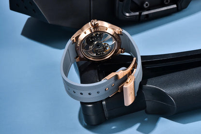 Pánske hodinky PAGANI DESIGN – Luxusný mechanický model s automatickým náťahom, typu „skelet“ (s otvoreným srdcom), vybavený tourbillonom, so zafírovým sklom s antireflexnou úpravou, vodotesné a luminiscenčné.