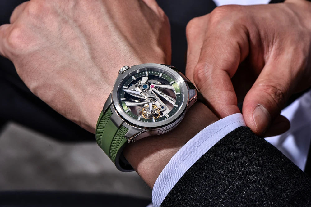 Pánske hodinky PAGANI DESIGN – Luxusný mechanický model s automatickým náťahom, typu „skelet“ (s otvoreným srdcom), vybavený tourbillonom, so zafírovým sklom s antireflexnou úpravou, vodotesné a luminiscenčné.