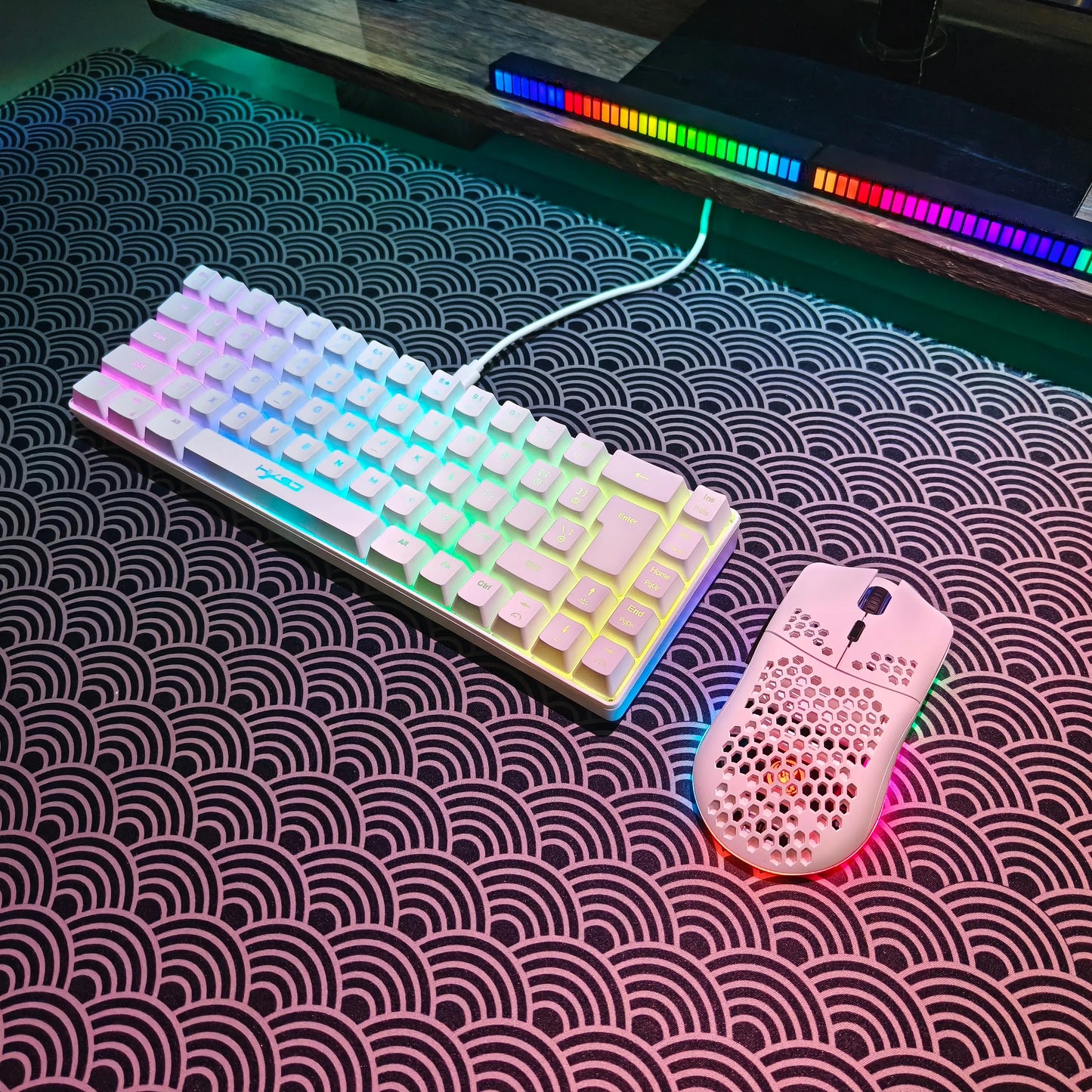 Conjunto gaming portátil HXSJ 60% RGB de teclado y ratón: teclado de membrana con cable de 68 teclas y ratón inalámbrico ligero de 3 modos para PC y Mac