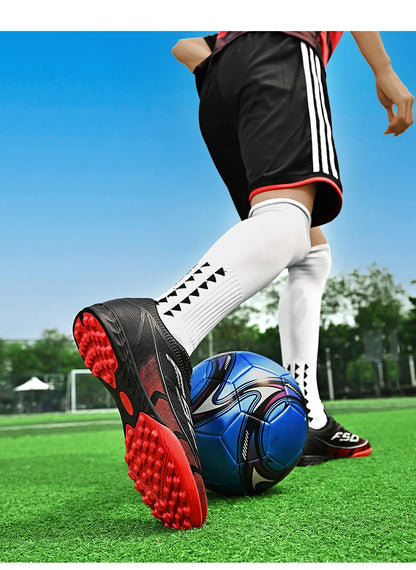 Nouvelles chaussures de football pour hommes, chaussures de sport respirantes, chaussures de football d'extérieur antidérapantes, chaussures de futsal de haute qualité, haute tige, ultralégères, pour les matchs