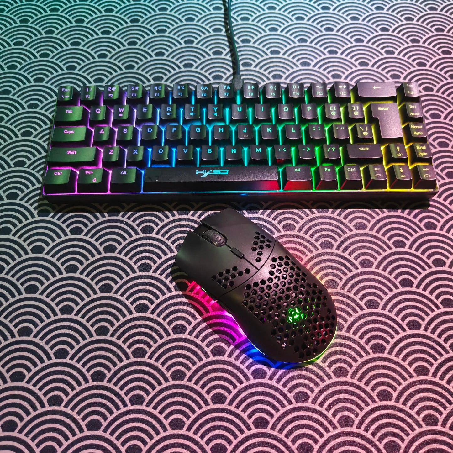 Conjunto gaming portátil HXSJ 60% RGB de teclado y ratón: teclado de membrana con cable de 68 teclas y ratón inalámbrico ligero de 3 modos para PC y Mac