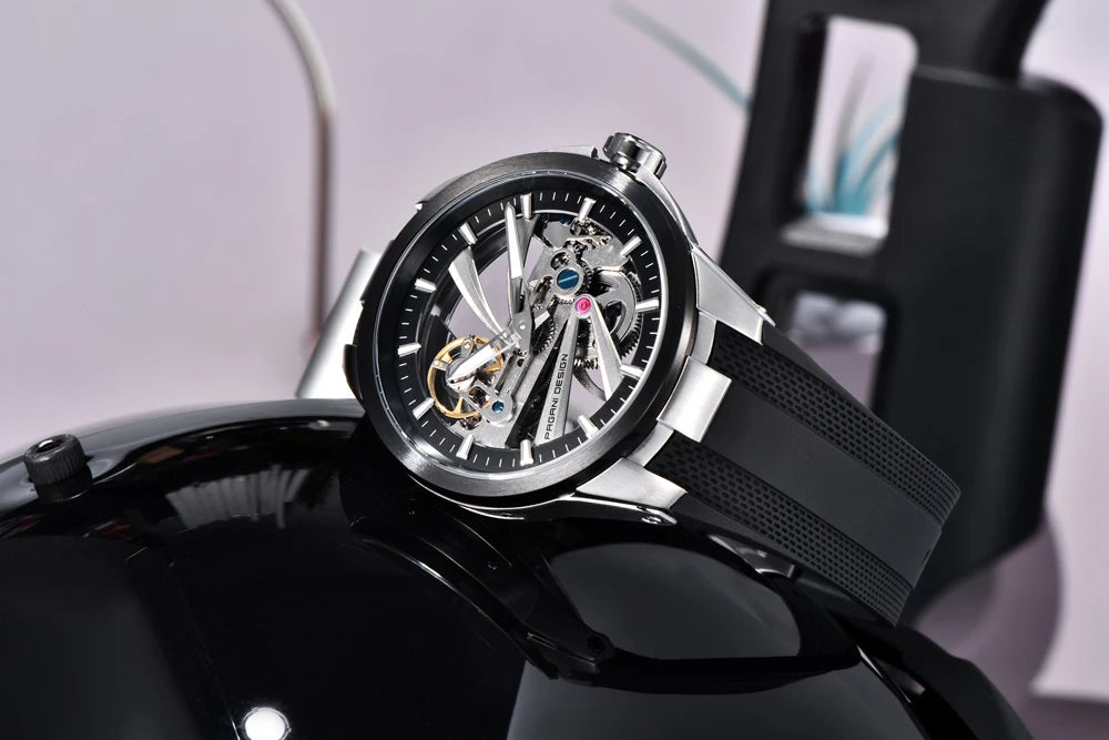 Pánske hodinky PAGANI DESIGN – Luxusný mechanický model s automatickým náťahom, typu „skelet“ (s otvoreným srdcom), vybavený tourbillonom, so zafírovým sklom s antireflexnou úpravou, vodotesné a luminiscenčné.