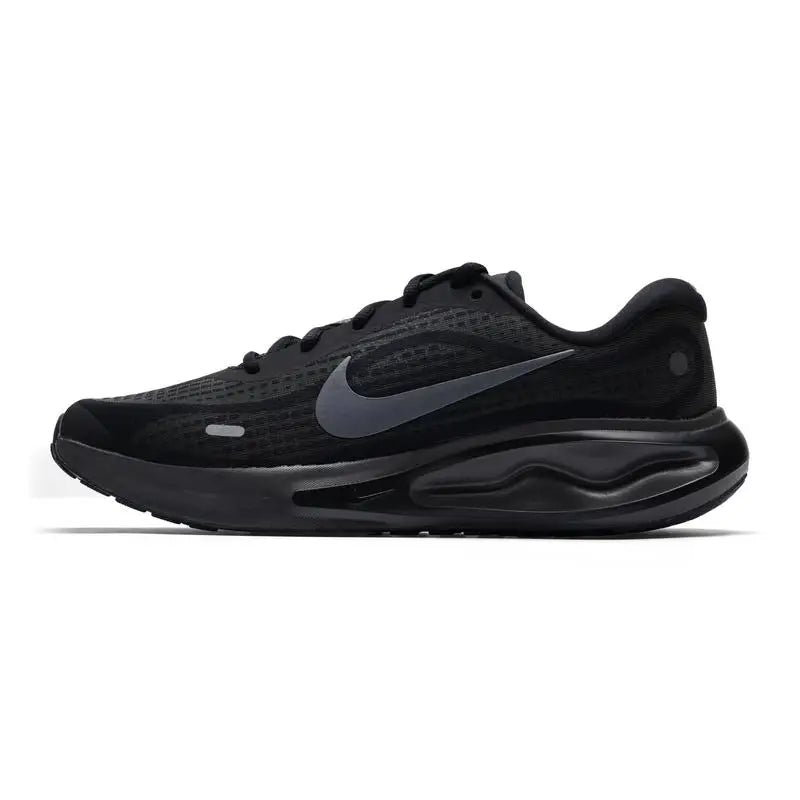 Nike Authentic Journey Run, chaussures de course pour hommes, modèle FN0228-009, légères, avec empiècement en mesh et amorti, idéales pour l'entraînement.