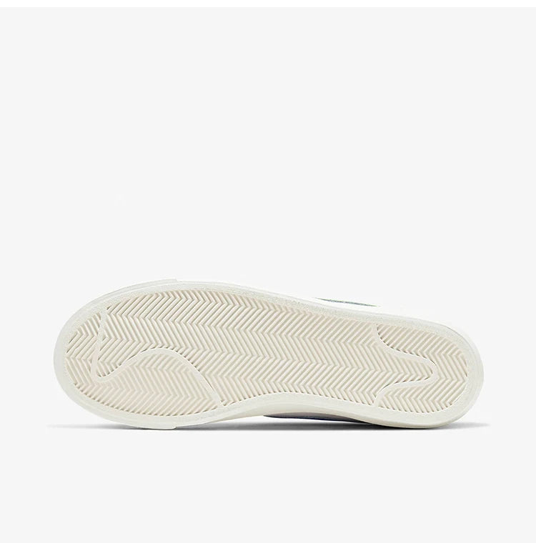 Zapatillas casual antideslizantes de media caña Nike Authentic Blazer para mujer con diseño envolvente CZ1055-108