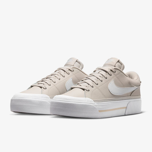 Nike Authentic Court Legacy -naisten korotetut vapaa-ajan lenkkarit DM7590-111
