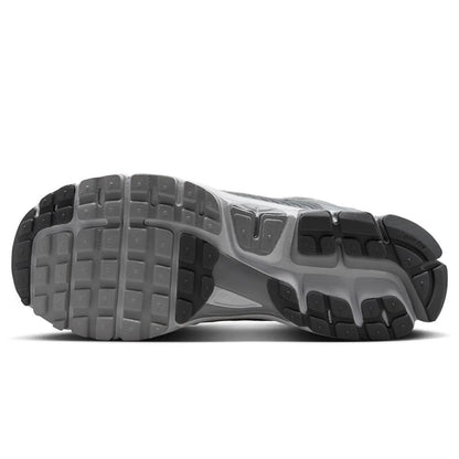Nike Zoom Vomero 5 Yankees маратонки за бягане, унисекс – лека, отзивчива амортизация за тренировки за мъже и жени FJ4151-003