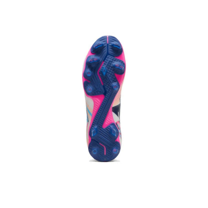 Chaussures de football Puma Future 7 Match Volume Up, confort sportif, semelle AG FG, blanches, 108074-01.