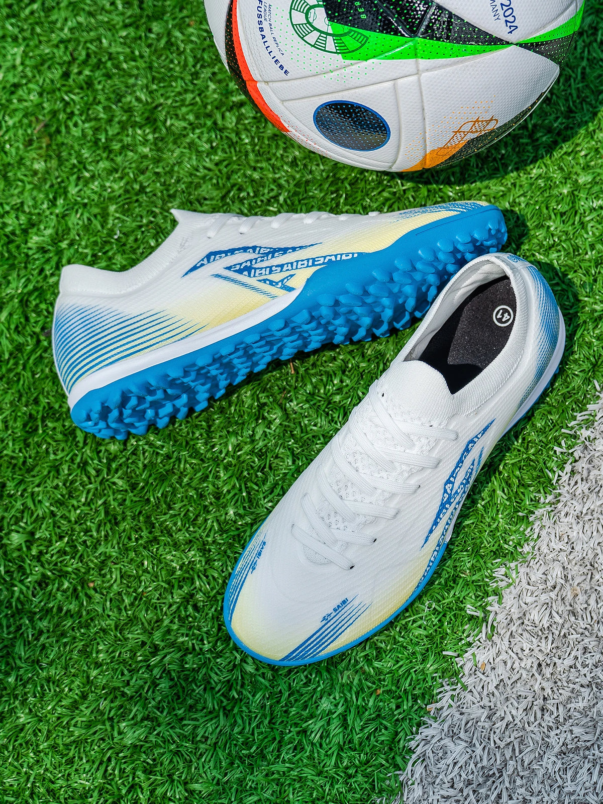 Chaussures de football pour hommes TF Turf, dessus en PU respirant, semelle extérieure en caoutchouc antidérapante, chaussures légères pour l'entraînement sur gazon artificiel.