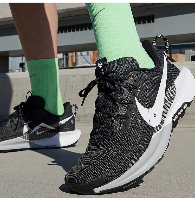 Nike Official Scarpe da running da donna Pegasus Trail 5 off-road con lacci DV3865-001