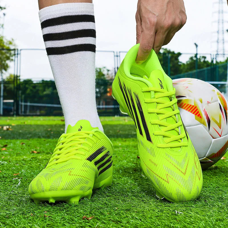 Chaussures de football pour hommes FG/AG pour terrain ferme, légères, à lacets, antidérapantes, professionnelles, pour adultes, pour la compétition en extérieur.