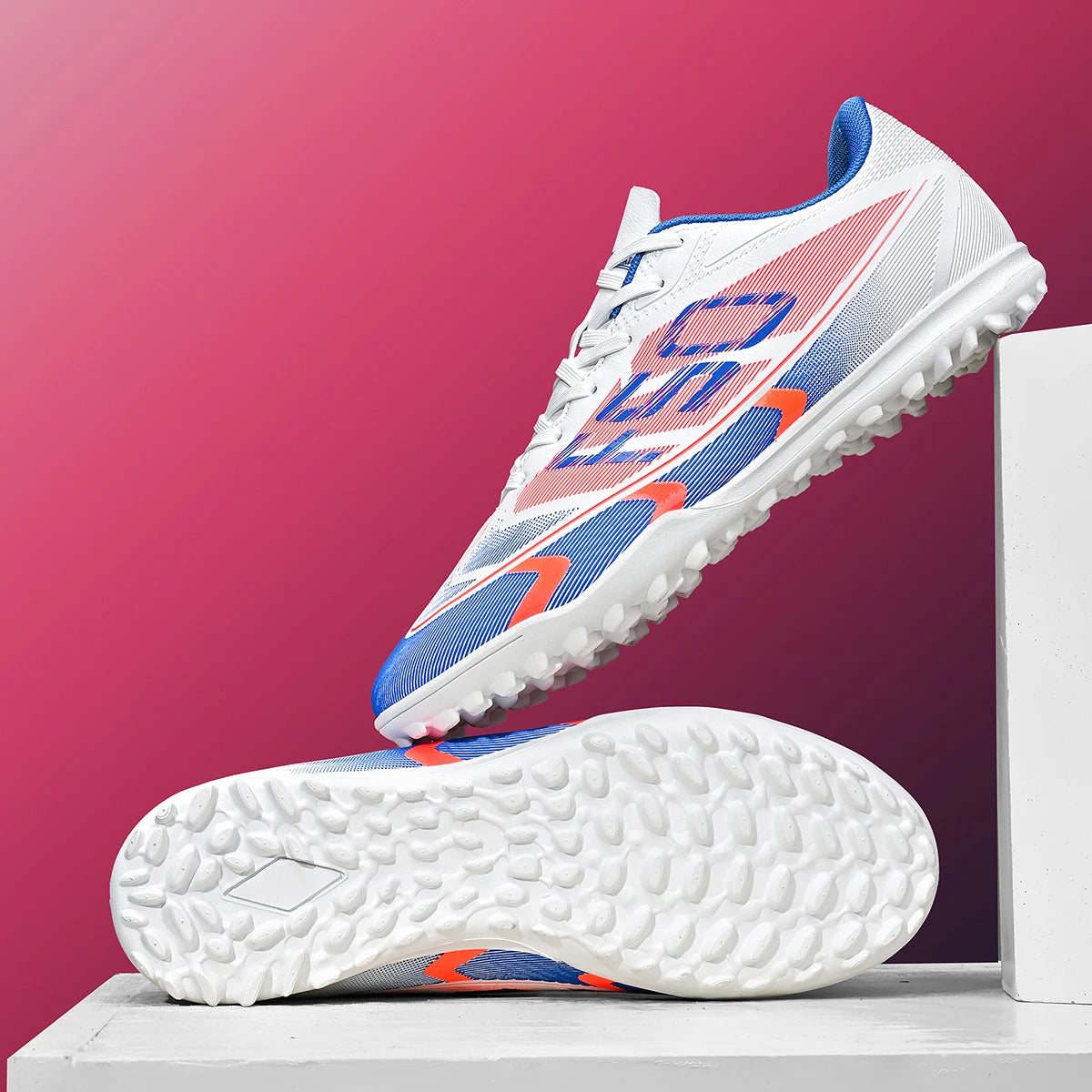 Adult TF football shoes are breathable, mesh, durable, flexible, casual, outdoor, stable, and professional football shoes.
