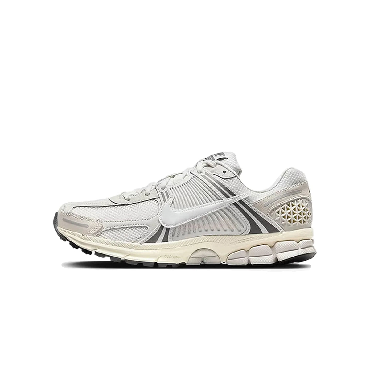 Nike Zoom Vomero 5 Yankees маратонки за бягане, унисекс – лека, отзивчива амортизация за тренировки за мъже и жени FJ4151-003