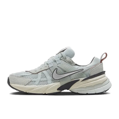 Chaussures de course Nike V2K Run Retro : amorti confortable et construction résistante. Style décontracté unisexe pour tous les jours. HQ1678-200