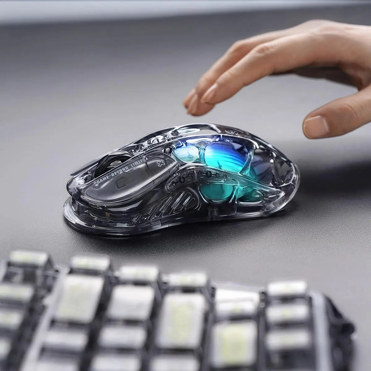 Mouse gaming wireless GravaStar Mercury M2 con 26,000 DPI, sensore PAW3395DM - Design alleggerito traforato da 79g - 5 pulsanti programmabili