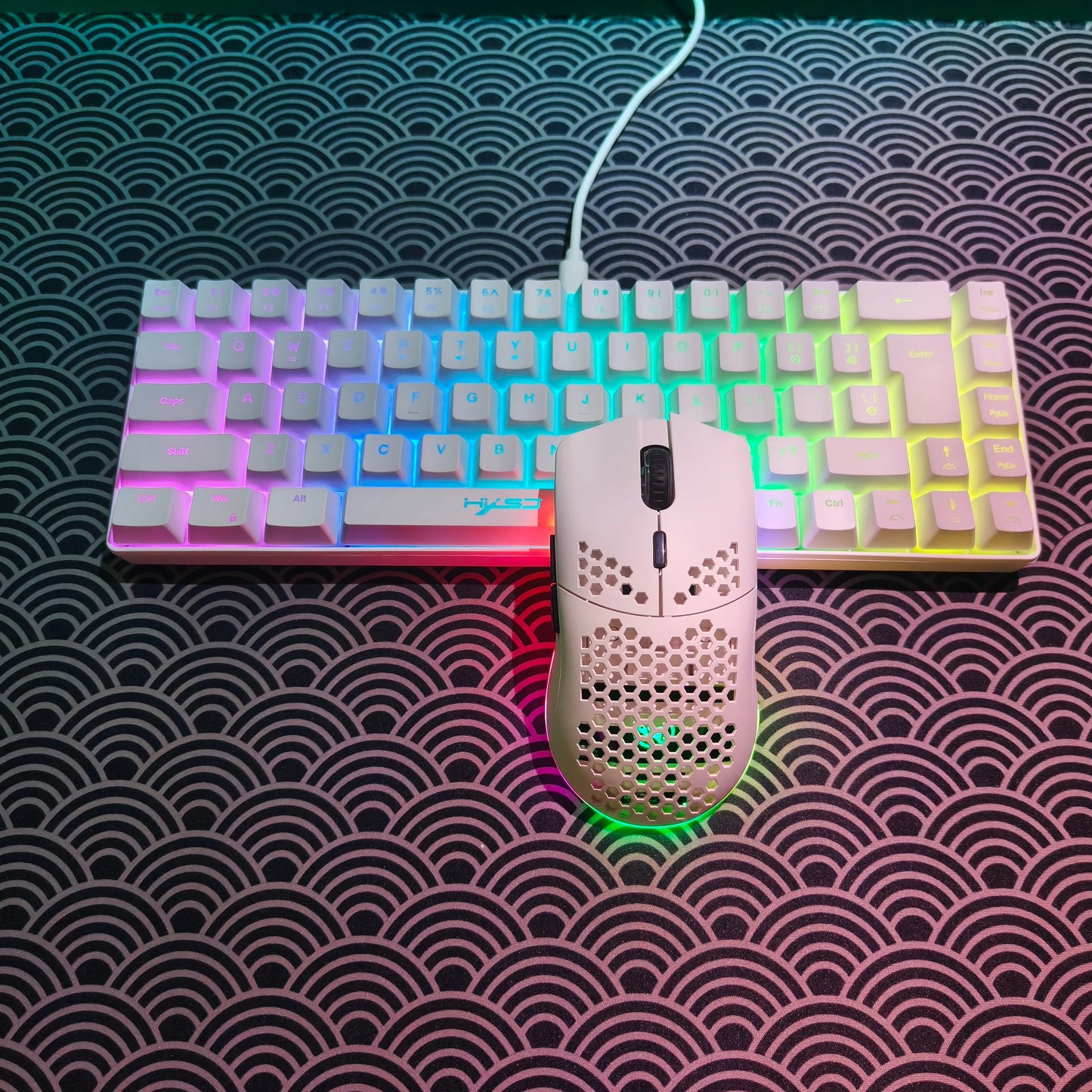 Conjunto gaming portátil HXSJ 60% RGB de teclado y ratón: teclado de membrana con cable de 68 teclas y ratón inalámbrico ligero de 3 modos para PC y Mac